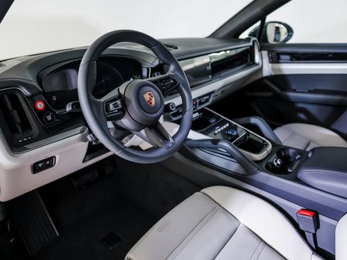 Certified 2026 Porsche Cayenne Coupe AWD/4WD image 4