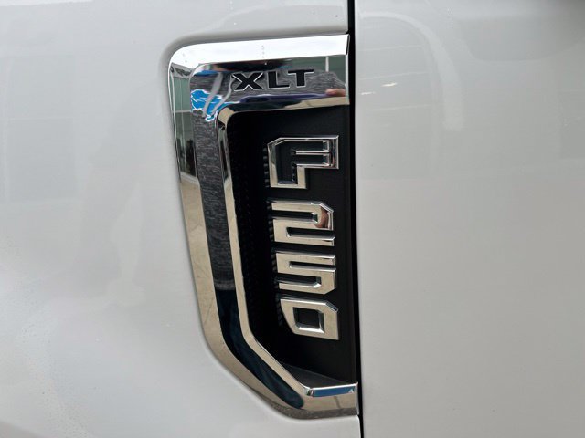 Used 2022 Ford F250 4x4 Crew Cab Super Duty image 9