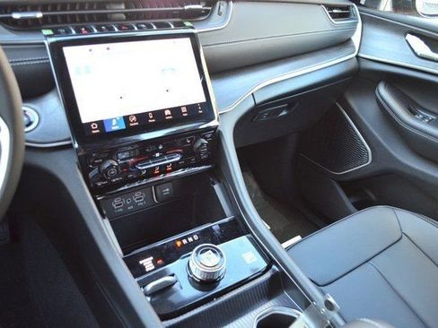 New 2025 Jeep Grand Cherokee Limited w/ Black Appearance Package image 20