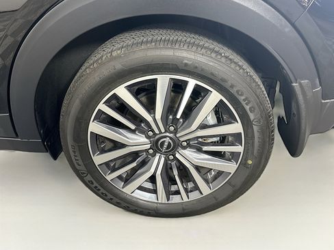 Used 2023 Nissan Kicks SV image 11