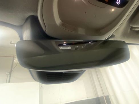 Used 2025 Volvo XC40 B5 Core image 28