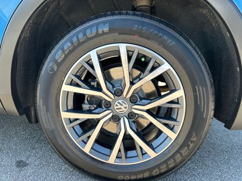 Used 2019 Volkswagen Tiguan S image 23