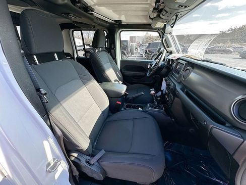 Used 2022 Jeep Gladiator Sport w/ Trailer Tow Package image 34