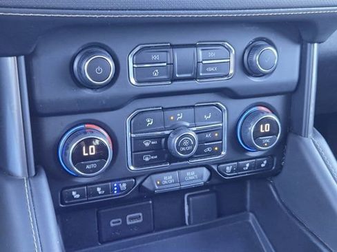 Used 2023 Chevrolet Suburban Premier image 20
