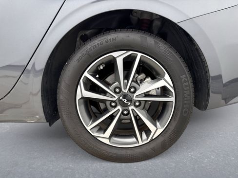 Used 2024 Kia Forte LXS w/ LXS Technology Package FWD image 13