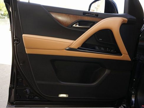 Used 2026 Lexus LX 600 4WD w/ Accessory Package (2T) image 28