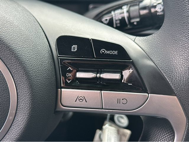 Used 2021 Hyundai Elantra SE FWD image 22