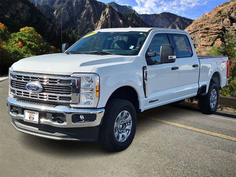 Used 2024 Ford F250 XLT w/ FX4 Off-Road Package image 2