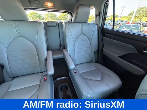 Used 2023 Toyota Highlander XLE FWD image 15
