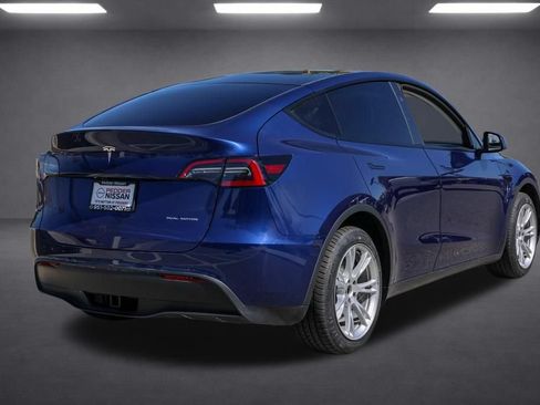 Used 2024 Tesla Model Y Long Range AWD/4WD image 4