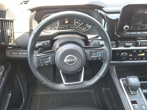 Used 2022 Nissan Pathfinder SV AWD/4WD image 2