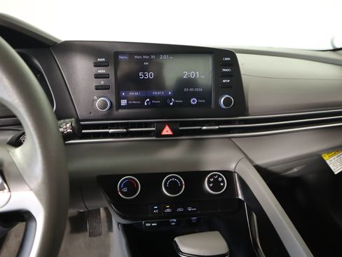 Used 2024 Hyundai Elantra SE FWD image 5