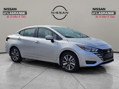 New 2025 Nissan Versa SV w/ Trunk Package FWD image 3