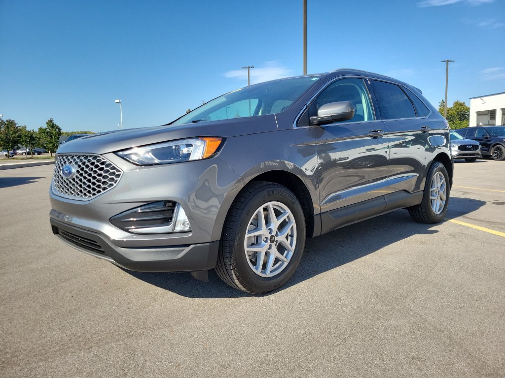 Used 2024 Ford Edge SEL w/ Convenience Package AWD/4WD image 2