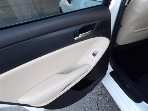 Used 2021 Toyota Avalon XLE w/ Moonroof Package image 23