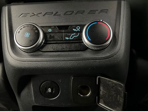 Used 2025 Ford Explorer ST-Line w/ ST-Line Street Pack image 24