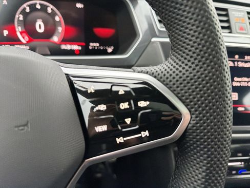 Used 2023 Volkswagen Tiguan SE R-Line image 25