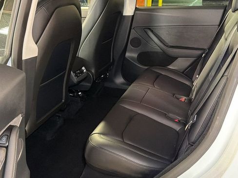 Used 2025 Tesla Model Y Long Range RWD image 16