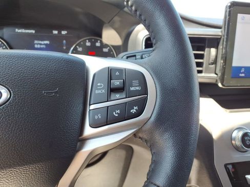 Used 2023 Ford Explorer XLT w/ Equipment Group 202A AWD/4WD image 18