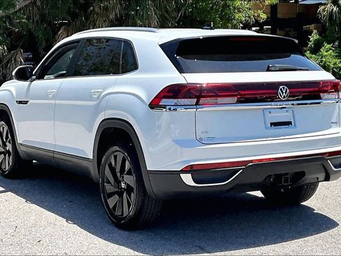 Certified 2026 Volkswagen Atlas Cross Sport SE w/ Panoramic Sunroof Package AWD/4WD image 7
