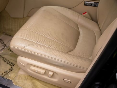 Used 2020 Lexus LX 570 4WD w/ Luxury Package image 18