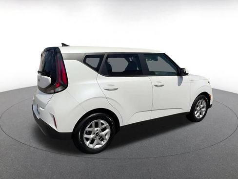 Used 2025 Kia Soul LX w/ LX Technology Package FWD image 15