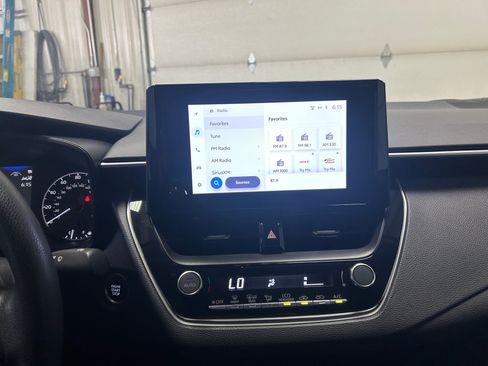 Used 2023 Toyota Corolla LE w/ LE Convenience Package FWD image 18