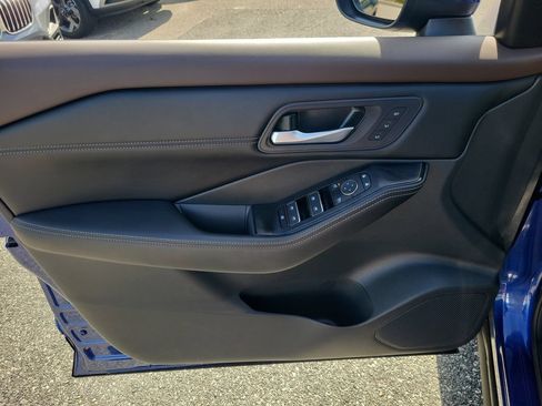 Certified 2023 Nissan Rogue SL FWD image 14