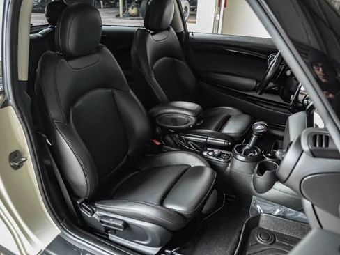 Used 2019 MINI Cooper S w/ Premium Package image 32