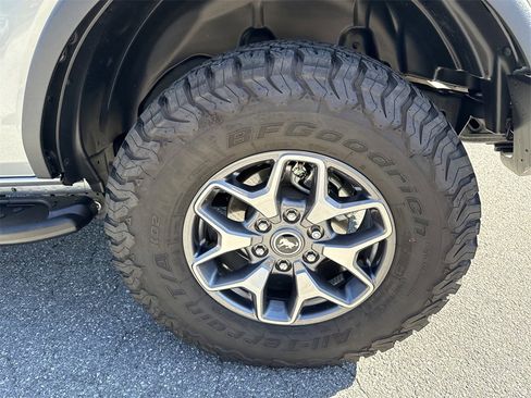 Used 2023 Ford Bronco Badlands image 19