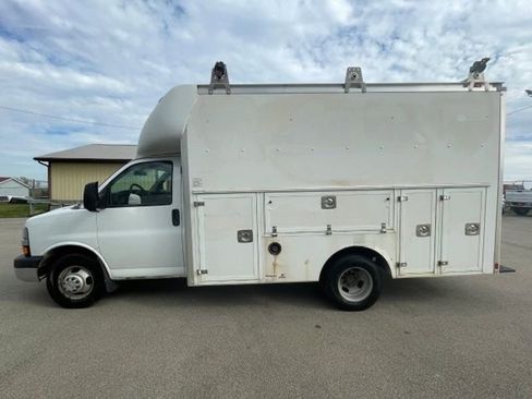 Used 2015 Chevrolet Express 3500 image 2