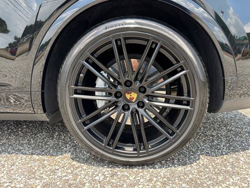 Used 2023 Porsche Cayenne Turbo AWD/4WD image 43