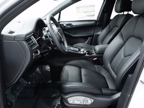 Certified 2026 Porsche Macan AWD/4WD image 22