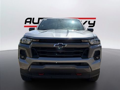 Used 2025 Chevrolet Colorado Z71 w/ Technology Package AWD/4WD image 2