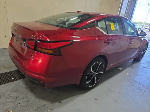 Used 2024 Nissan Altima 2.5 SR w/ SR Premium Package FWD image 10