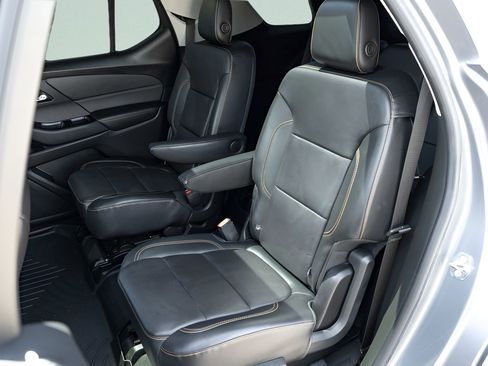 Used 2018 Chevrolet Traverse LT FWD image 17