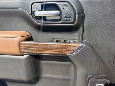 Used 2022 Chevrolet Silverado 1500 High Country w/ Technology Package image 24