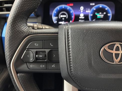 Used 2025 Toyota Tacoma TRD Sport AWD/4WD image 12