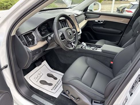 New 2026 Volvo XC90 B6 Plus w/ Protection Package Premier image 24
