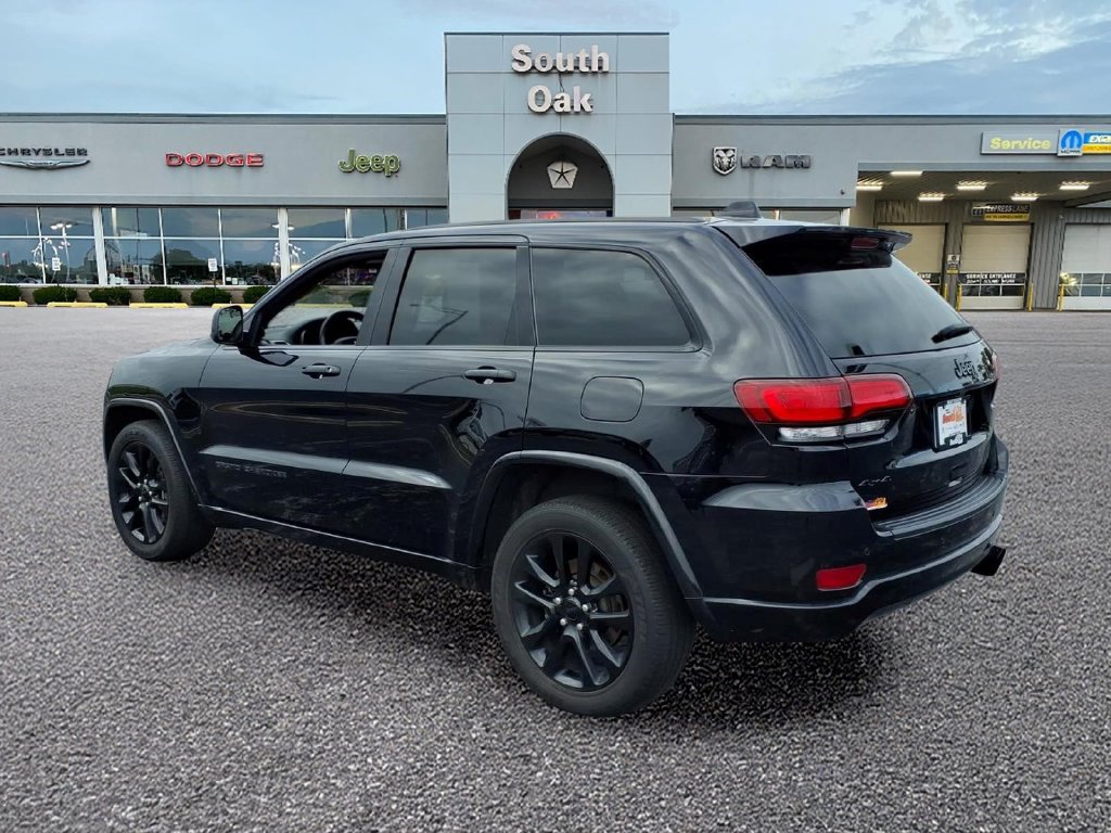 Used 2021 Jeep Grand Cherokee Laredo X AWD/4WD image 4