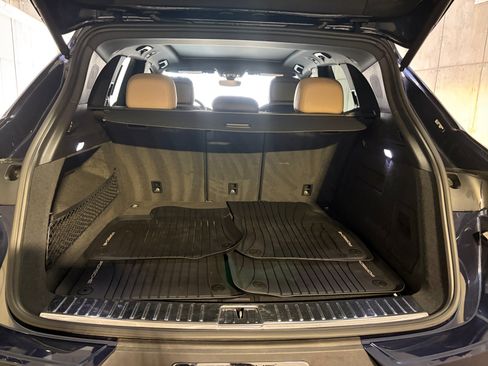 Certified 2025 Porsche Cayenne AWD/4WD image 29