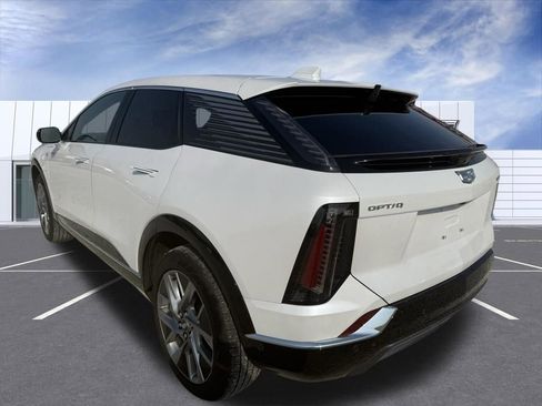 Certified 2025 Cadillac Optiq Luxury 2 w/ LPO, Floor Liner Package image 4