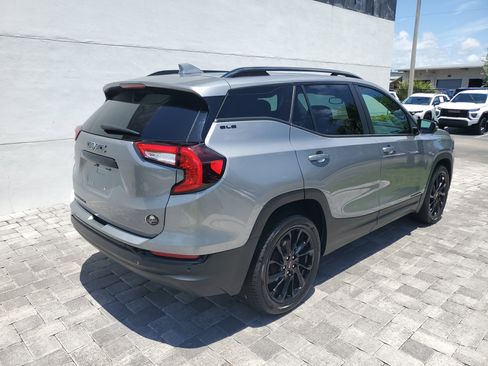 Used 2023 GMC Terrain SLE w/ Driver Convenience Package FWD image 6
