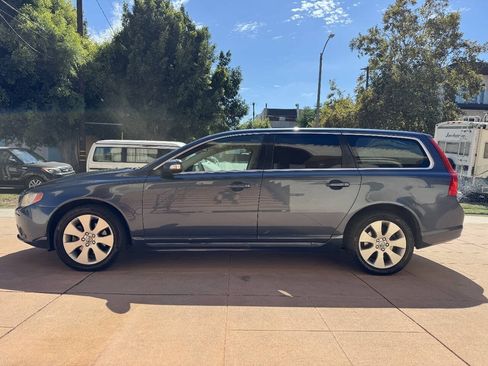 Used 2008 Volvo V70 FWD image 4