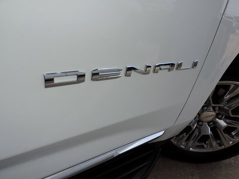 Certified 2025 GMC Yukon XL Denali AWD/4WD image 12