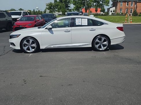 Used 2019 Honda Accord Touring image 4