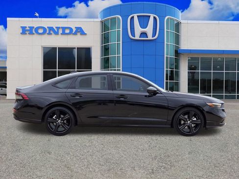 Used 2025 Honda Accord Sport image 2