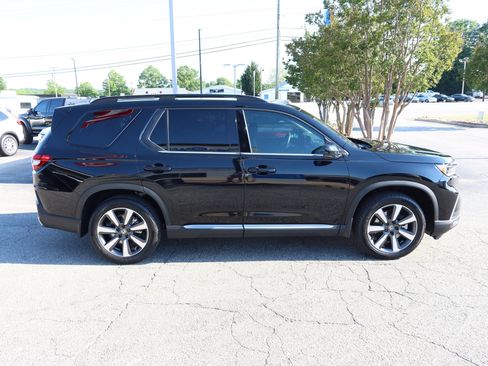 Used 2025 Honda Pilot Touring image 3