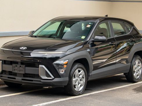Used 2024 Hyundai Kona SE AWD/4WD image 1
