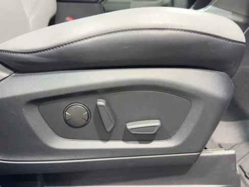 Used 2021 Ford Explorer XLT w/ Equipment Group 202A image 13